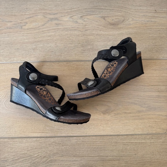Aetrex "Naya" Leather Wedge Sandals - Picture 1 of 6